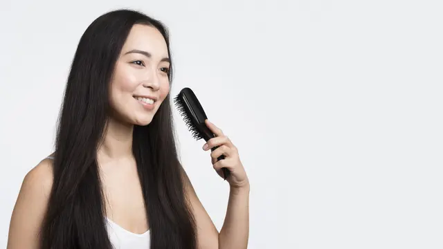 Kelihatan Sepele, 5 Kebiasaan Ini Bisa Buat Rambutmu Rontok! [Dok/freepik.com]