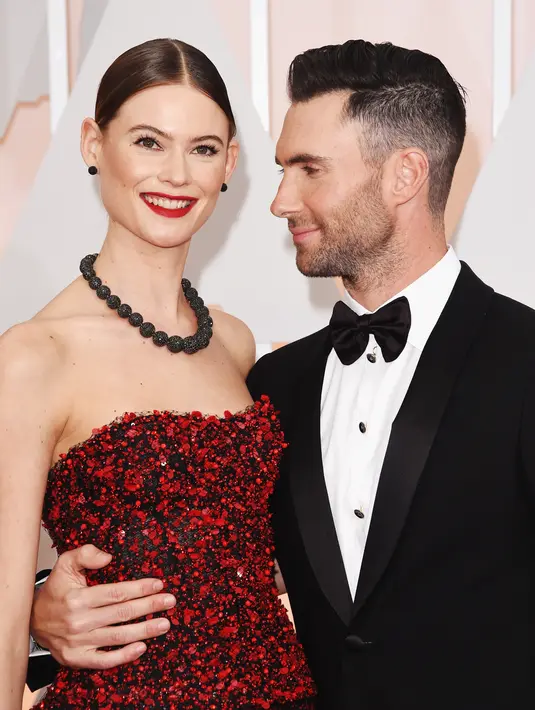 Meski sedang hamil muda, Behati Prinsloo sedang merasakan masa-masa 'Ngidam'. (AFP/Bintang.com)