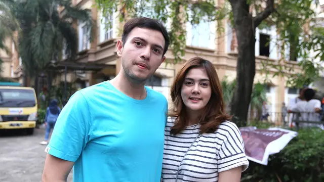 [Bintang] Rifky Balweel dan istri