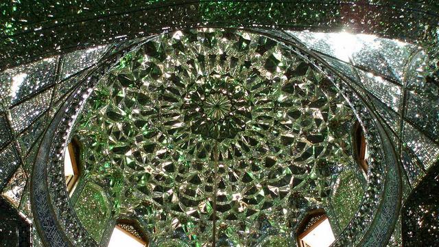 [Bintang] Luar Masjid Ini Biasa Saja, Pas Masuk Bikin Nggak Ingin Keluar!