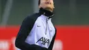 Pemain Liverpool Cody Gakpo mengambil bagian dalam sesi latihan tim di Pusat Pelatihan AXA, Liverpool, Inggris, 20 Februari 2023. Liverpool akan menghadapi pertandingan sepak bola leg pertama babak 16 besar Liga Champions UEFA melawan Real Madrid. (Lindsey Parnaby/AFP)