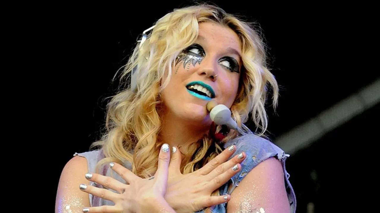 kesha-140102b.jpg
