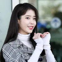 Dari masa kecil yang berat hingga gagal puluhan audisi, ini cerita perjuangan IU di dunia musik.