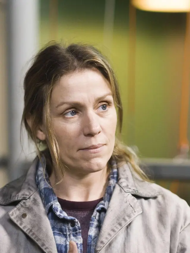 Frances McDormand dalam film North Country. (Foto: Dok. Warner Bros. Pictures/ IMDb)