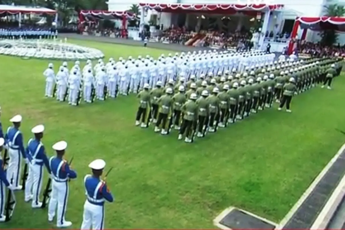 Upacara penurunan bendera Merah Putih pada peringatan HUT ke-74 RI di Istana Kepresidenan, Jakarta, Sabtu (17/8/2019). (Liputan6.com/Rita Ayuningtyas)