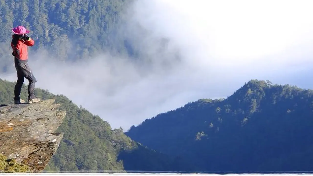 Gigi Wu, bikini climber si pendaki gunung yang kerap berfoto mengenakan bikini di sejumlah gunung di Taiwan. (Facebook/Gigi Wu)