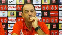 Pelatih Persija, Paulo Camargo, hadir dalam konferensi pers jelang laga Torabika Soccer Championship 2016 presented by IM3 Ooredoo melawan Semen Padang di Hotel T, Jakarta, Sabtu (7/5/2016). (Bola.com/Arief Bagus)