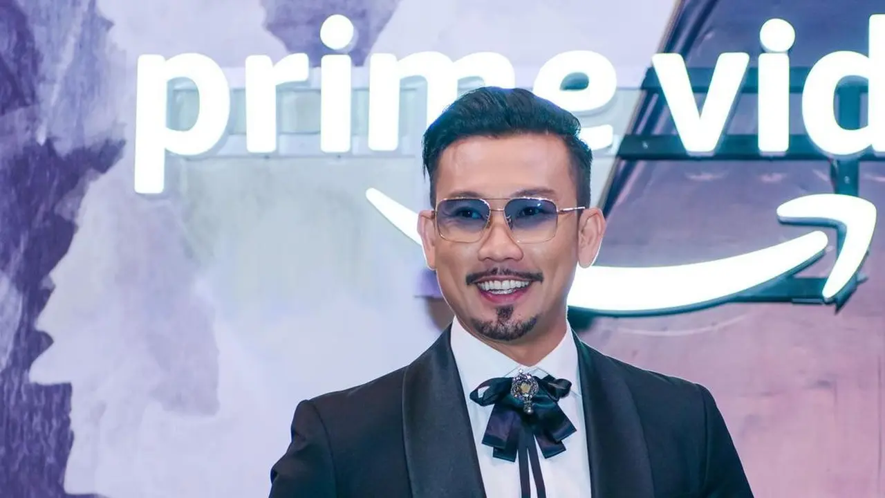 8 Potret Terbaru Denny Sumargo Usai Cukur Kumis dan Jenggot, Disebut Bak Oppa Korea