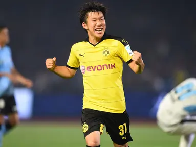 Sebelum kini jadi andalan Bali United di Liga 1 Indonesia, Mitsuru Maruoka punya rekam jejak karier yang panjang di Negeri Sakura. Tiga klub Jepang tercatat pernah dibelanya setelah sebelumnya sempat dipinjam klub Bundesliga, Borusssia Dortmund. Seperti apa karier singkat gelandang berusia 28 tahun tersebut? Simak uraiannya berikut ini. (AFP/Toru Yamanaka)