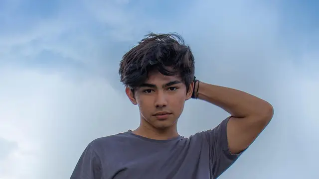 Siapa Andrew Kalaweit? Bocah Tampan yang Tinggal di Hutan Kalimantan