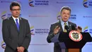 Presiden Kolombia Juan Manuel Santos saat menyampaikan kata sambutan seusai menandatangani Surat Keputasan legalitas penggunaan ganja untuk keperluan medis dan ilmiah, di Bogota, Selasa (22/12). (AFP/Presidencia Colombia)