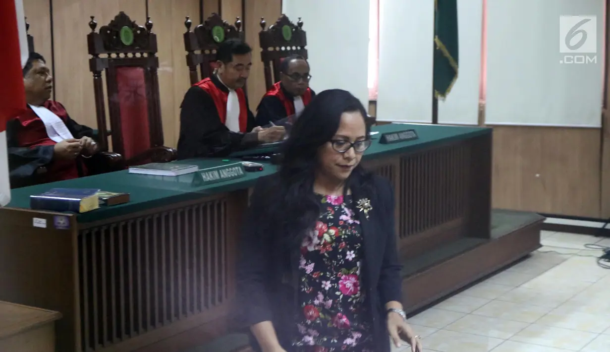 Pengacara mantan gubernur DKI Jakarta Basuki Tjahaja Purnama atau Ahok, Josefina Agatha Syukur saat menghadiri sidang cerai Ahok-Veronica di PN Jakarta Utara, Rabu (21/3). Sidang putusan akan dibacakan pada 4 April 2018. (Liputan6.com/Arya Manggala)