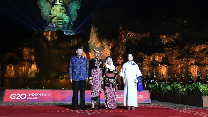 Presiden China Xi Jinping dan Istri Jadi Sorotan Kenakan Tenun Endek Bali di Welcoming Dinner G20