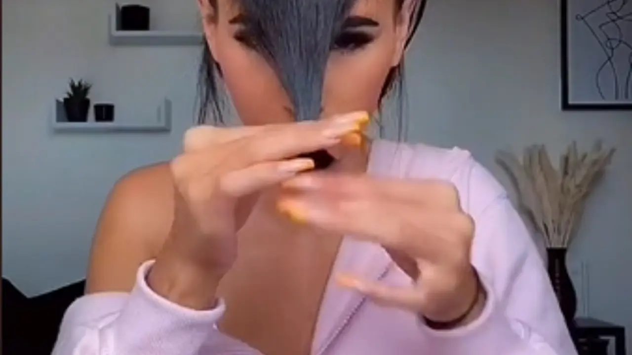 Potong Poni Rambut