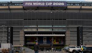 Sebuah papan bertuliskan "Piala Dunia FIFA 2026" dipajang di Stadion NYNJ, Kamis, 7 Mei 2026, di East Rutherford, N.J. (Foto AP/Yuki Iwamura)