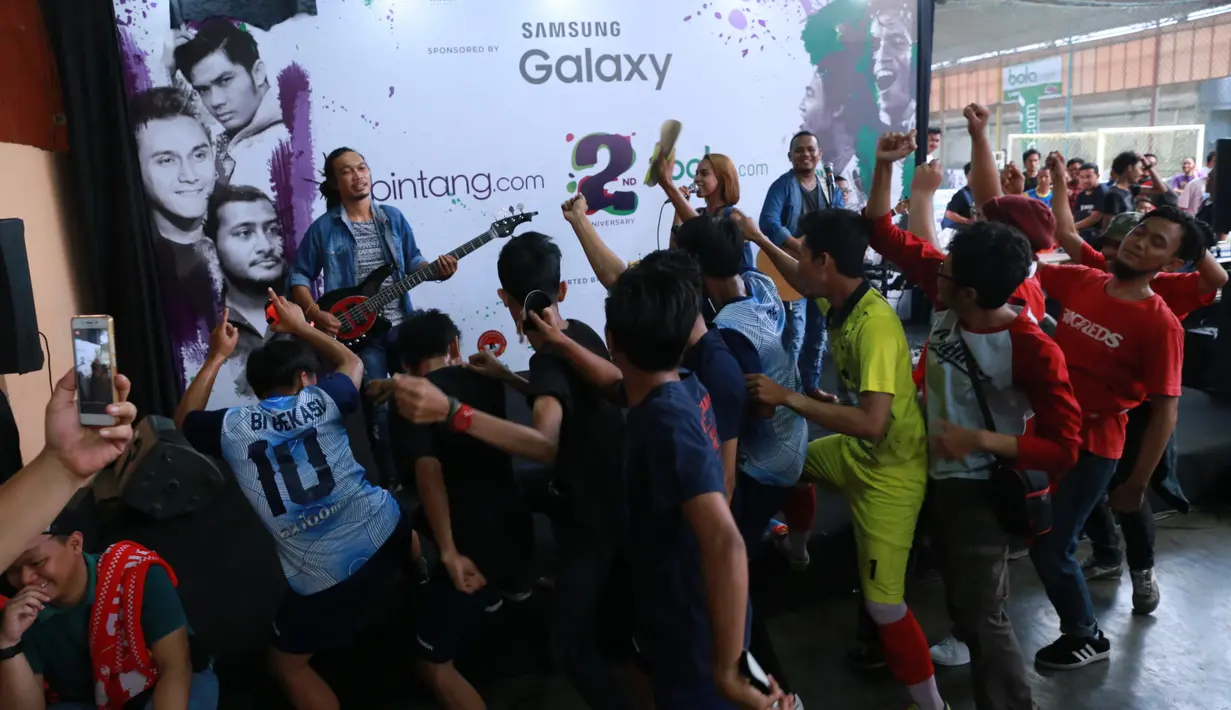 Salah satu rangkaian perayaan Bintang Bola Annieversary berlangsung meriah di Hanggar, Pancoran pada Sabtu (29/04/2017). Acara ditutup dengan futsal antara eks Tim Nasional melawan Tim Selebriti. (Adrian Putra/Bintang.com)