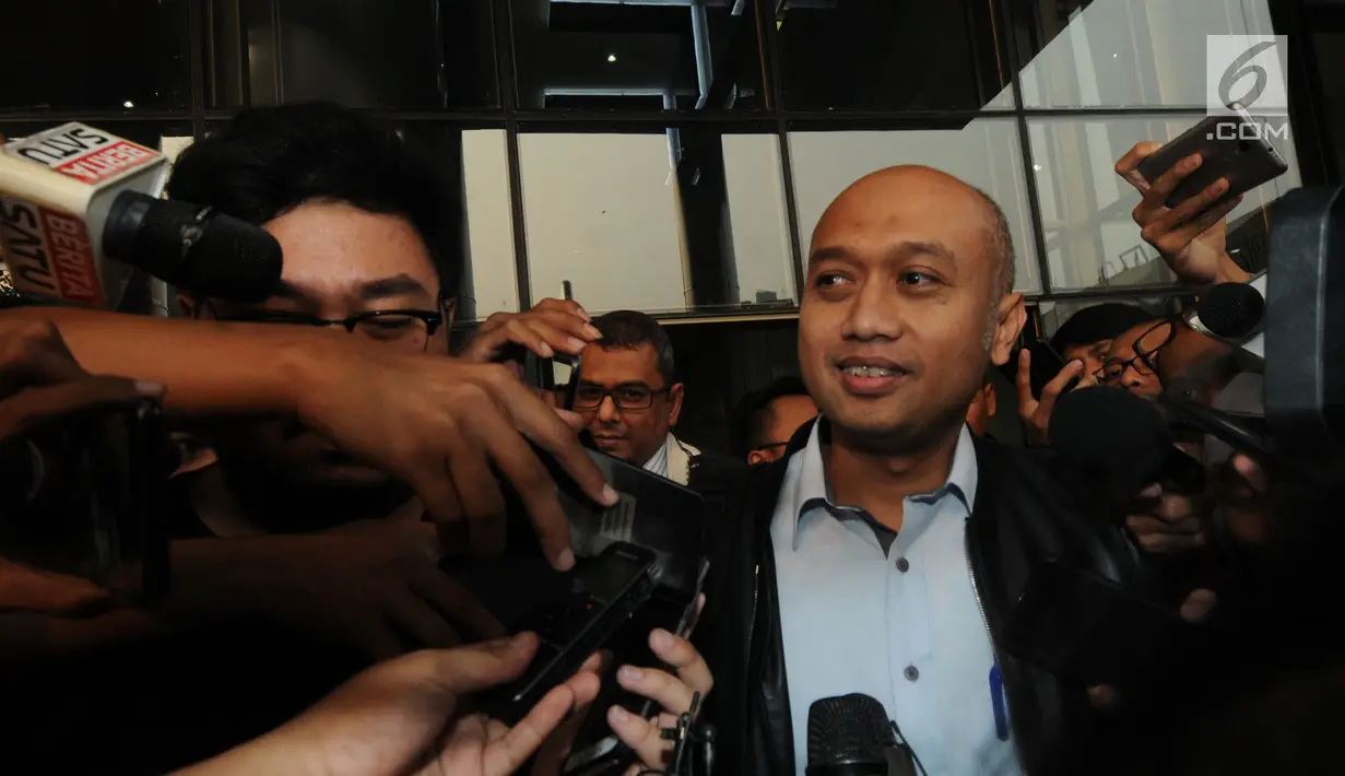 Dirut PJB Investasi Gunawan Yudi Hariyanto usai diperiksa penyidik di Gedung KPK, Jakarta, Kamis (19/7). Gunawan Yudi Hariyanto diperiksa sebagai saksi terkait dugaan suap proyek PLTU Riau-1. (Merdeka.com/Dwi Narwoko)