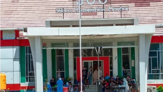 Karantina Penumpang KM Lambelu di Sikka Convention Center