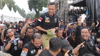 Calon gubernur DKI Jakarta Agus Harimurti Yudhoyono (AHY) meminta relawan makin solid jelang hari pencoblosan.
