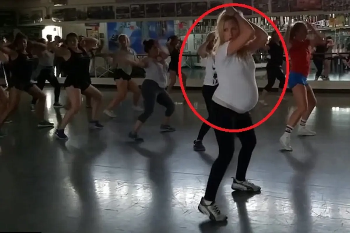 Wow, Hamil Tua tapi Wanita Ini Masih Mengajar Tari Hip Hop!