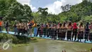 Suasana peresmian Jembatan Asa Asa ke-8 yang berada Desa PAO Kec.Tombolopao Kab.Gowa, Sulawesi Selatan, Minggu (20/3). Pembuatan Jembatan ini menghabiskan biaya sekitar Rp 431 juta juta.(Liputan6.com/dok SCTV)