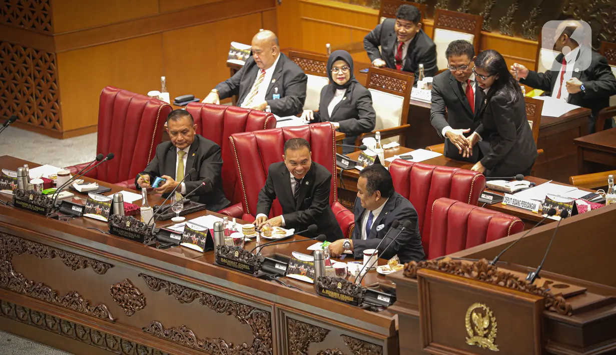Rapat paripurna dibuka dan dipimpin oleh Wakil Ketua DPR Sufmi Dasco Ahmad. (Liputan6.com/Faizal Fanani)