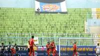 Stadion Kanjuruhan, Malang, sepi saat duel Arema vs Persiba Balikpapan, Jumat (18/8/2017). (Bola.com/Iwan Setiawan)