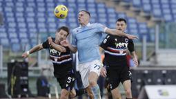 Lazio unggul penguasaan bola 57 persen berbanding 43 persen. Lazio juga unggul dengan 12 tembakan, enam yang mengarah ke gawang.  (Foto: AP/Gregorio Borgia)