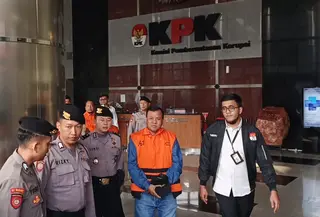 Bupati Kuansing, Suhardiman Amby resmi ditahan KPK (Foto: Dimas/Liputan6.com)