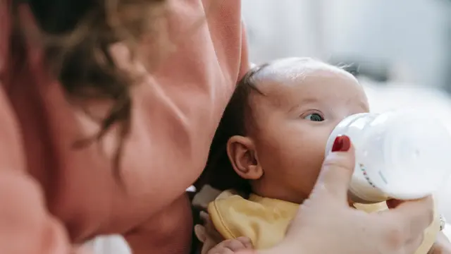 Cara Hilangkan Cegukan pada Bayi