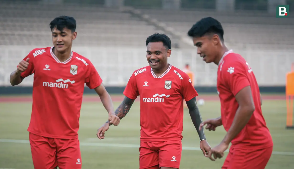 Para pemain tampak serius mengikuti sesi latihan terakhir jelang lawan Mozambik di Lapangan Madya, Senayan, Jakarta, pada Senin (8/6/2026). (Bola.com/Abdul Aziz)