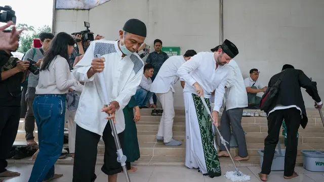 Ramadan Makin Bermakna, Wipol Kembali Hadirkan Gerakan Masjid Bersih di Berbagai Daerah