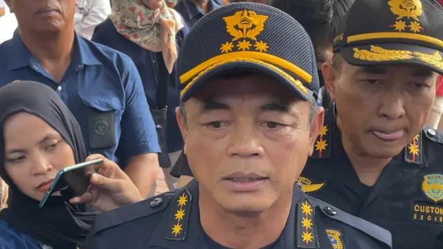 Direktur Jenderal Bea dan Cukai, Letjen TNI (Purn.) Djaka Budhi Utama saat ditemui di Kanwil Bea Cukai Jakarta, Rabu (3/12/2025). (Foto: Liputan6.com/Tira Santia)