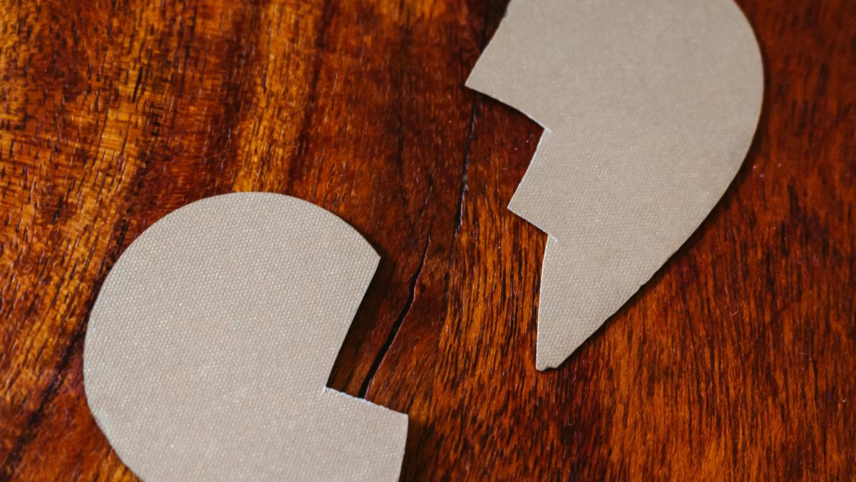 Cara Zodiak Aquarius Menyembuhkan Diri setelah Patah Hati