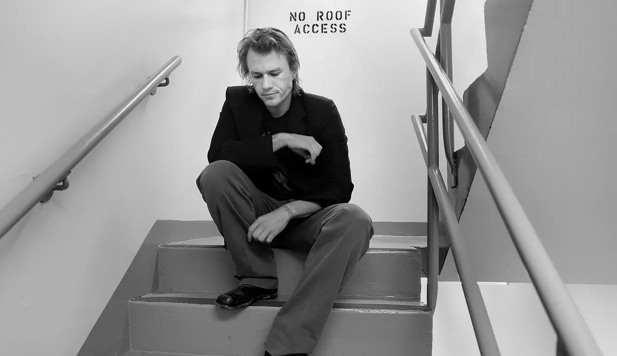 Ia terlalu banyak mengonsumsi obat. oxycodone, hydrocodone, diazepam, alprazolam dan doxxylamine ditemukan dalam pencernaanya. (CARLO ALLEGRI / GETTY IMAGES NORTH AMERICA / AFP)