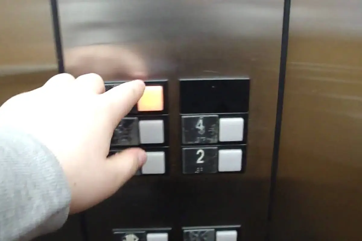 Meninggal, Perempuan Ini Terjebang di Dalam Lift Selama Sebulan
