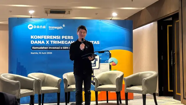 CEO & Co-Founder DANA Indonesia, Vince Iswara,  dalam peluncuran e-SBN DANA x Trimegah, di Jakarta, Kamis (12/6/2025). (Tira/Liputan6.com)