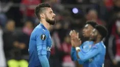 Ekspresi muram pemain Arsenal, Olivier Giroud usai timnya kalah dari FC Cologne pada laga grup H Liga Europa di Rhein  Energie Stadium, Cologne, (23/11/2017). Arsenal kalah 0-1. (AP/Martin Meissner)
