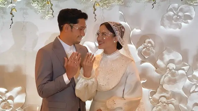 Resmi Jadi Suami Istri, Ini 6 Momen Pernikahan Ibnu Jamil dan Ririn Ekawati