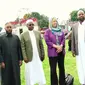 Ribuan warga muslim Inggris beramai-ramai merayakan Idul Fitri, di sebuah lapangan terbuka di Taman Lampton, di kota kecil Hounslow, Inggris