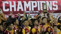Selebrasi kemenangan Arema Cronus usai mengalahkan Persib Bandung di turnamen sepak bola Bali Island 2016 di Stadion Kapten I Wayan Dipta, Gianyar, Bali Selasa (23/2/2016). (Bola.com/Peksi Cahyo)