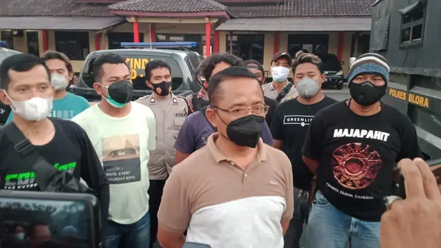 Kepala Satuan Reserse Kriminal Polres Blora, AKP Setiyanto ketika memberikan keterangannya ke awak media. (Liputan6.com/Ahmad Adirin)