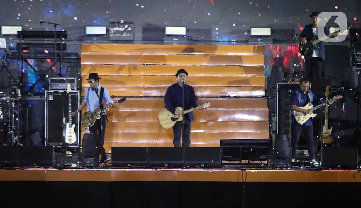 Band Padi Reborn beraksi dalam malam puncak Perayaan HUT ke-495 tahun Jakarta di Jakarta International Stadium (JIS), Jakarta, Sabtu (25/6/2022). Malam puncak Jakarta Hajatan tersebut dihelat konser yang dimeriahkan oleh musisi kenamaan Tanah Air, seperti grup musik Padi, Ungu dan Wali serta penyanyi solo Reza Artamevia, Mahalini, Lea Simanjuntak dan Kojek. (Liputan6.com/Herman Zakharia)