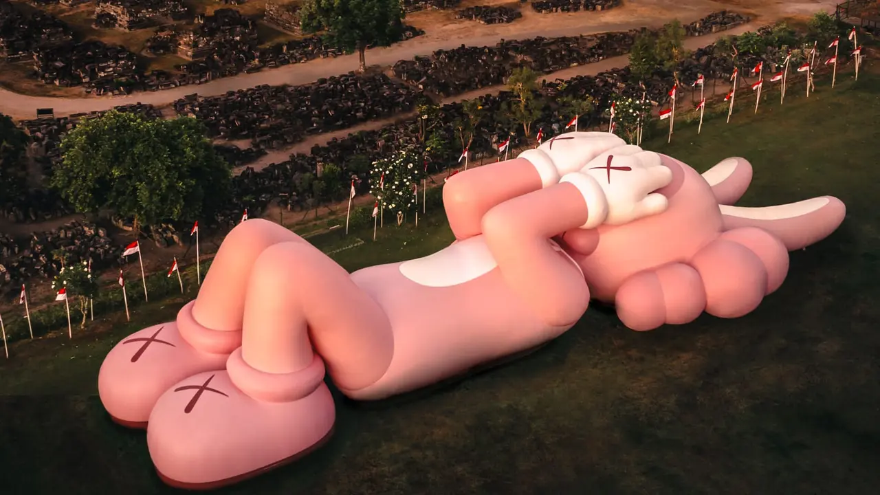 KAWS: HOLIDAY INDONESIA