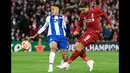 Firmino memperkuat The Reds sejak tahun 2015. Sepanjang memperkuat Liverpool, pemain Brasil itu tampil 277 kali dan mencetak 84 gol. (Foto: AFP/Lluis Gene)