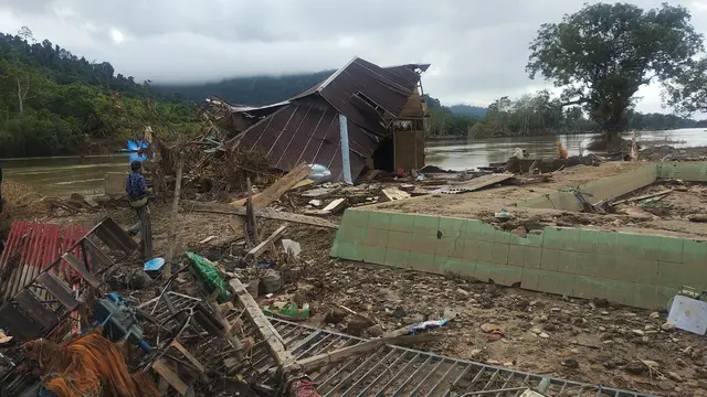 Desa Tapuwatu, Kecamatan Asera, hilang usai diterjang banjirbandang Konawe Utara, Jumat (7/6/2019).(Liputan6.com/Ahmad Akbar Fua)