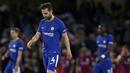 Gelandang Chelsea, Cesc Fabregas, tampak kecewa setelah dikalahkan Manchester City pada laga Premier League di Stadion Stamford Bridge, London, Sabtu (30/9/2017). Chelsea kalah 0-1 dari City. (AFP/Ian Kington)