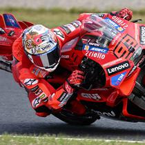 Untuk itu, Marc Marquez harus mampu meraih setidaknya tiga poin lebih banyak daripada rival terdekatnya, yang tak lain adalah sang adik, Alex Marquez. (TOSHIFUMI KITAMURA/AFP)