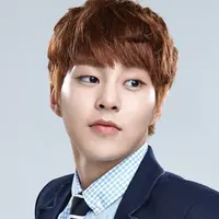 Banyak selebriti yang menghiasi tubuhnya dengan tato. Biasanya tato yang ada di tubuh mereka mempunyai arti tersendiri. Beberapa idol K-pop mempunyai tato di tubuh mereka, salah satunya adalah Chanyeol EXO. (Foto: Soompi.com)