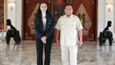 <p>Nikita Mirzani baru saja mengunggah beberapa potret dirinya bersama Cawapres Prabowo. Gayanya yang chic elegan tentu menarik perhatian dan bisa dijadikan inspirasi. [Foto: Instagram/nikitamirzanimawardi_172]</p>